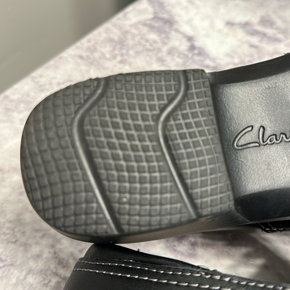 NWOT Leather Clarks Black Slip-Resistant & Comfortable Quality Clogs, Mules, 9 - Picture 6 of 7